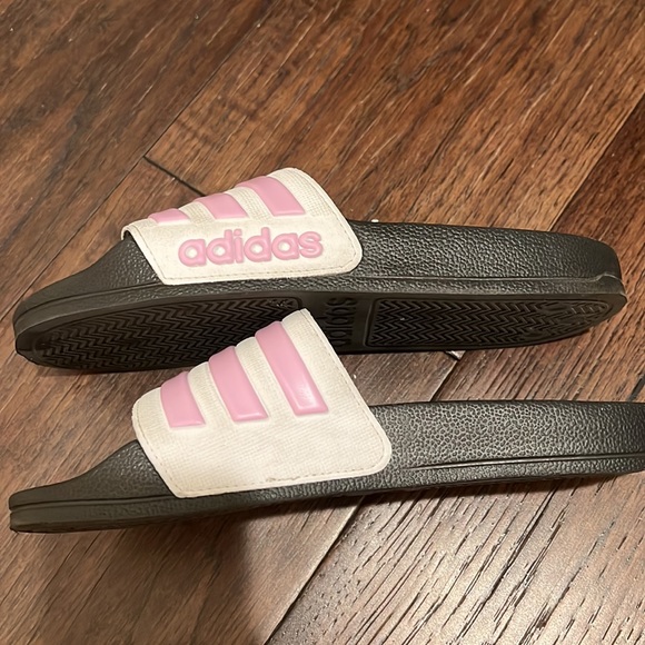 Light pink adidas slides - Picture 5 of 7